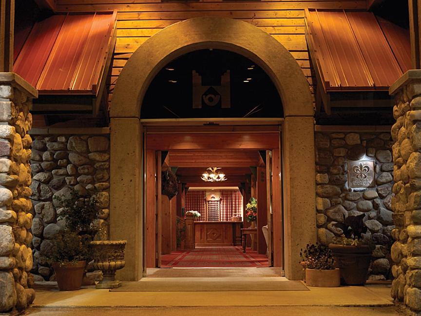 Post Hotel And Spa Lake Louise Restaurant photo